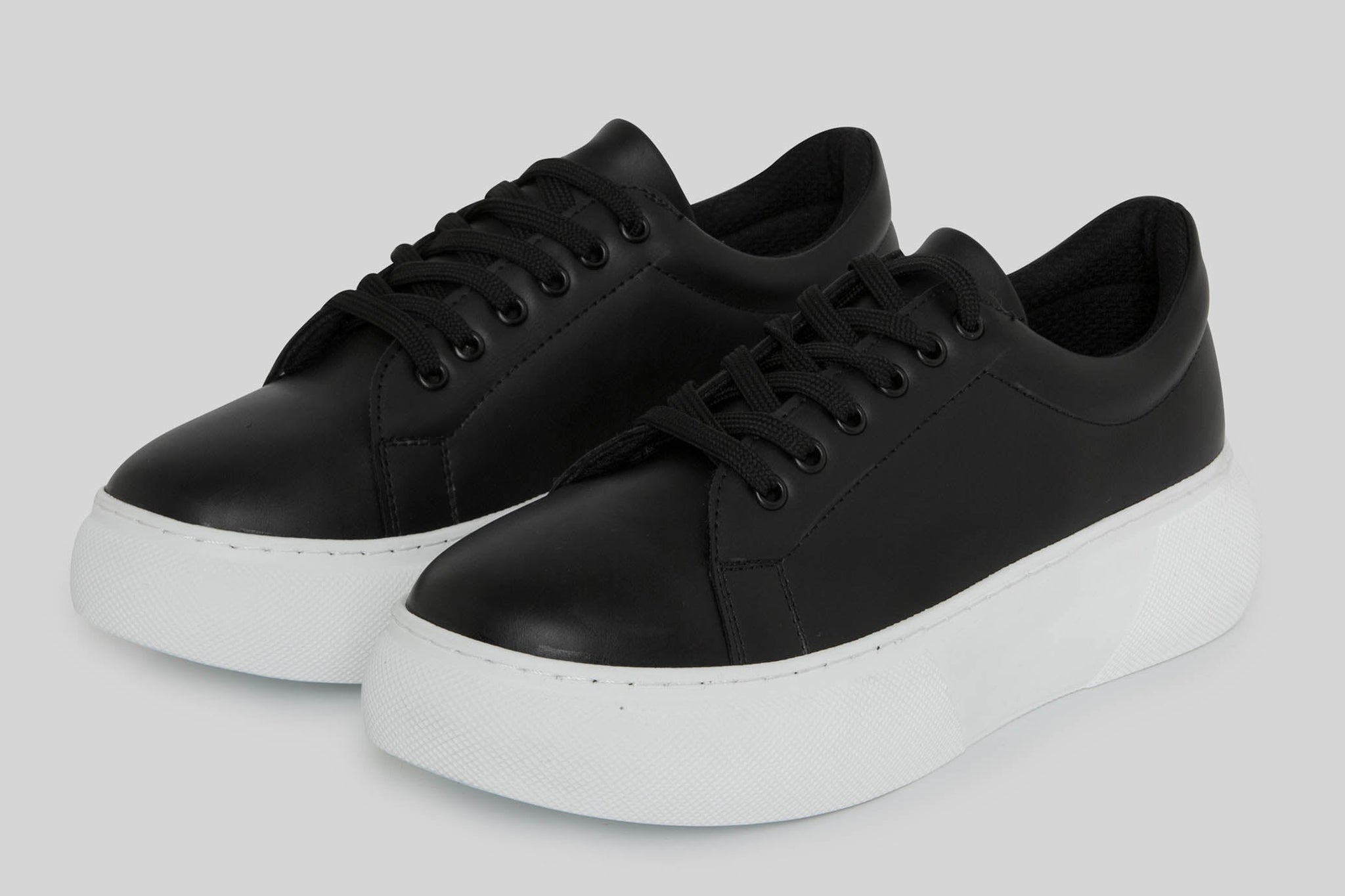 Black Sneakers BY Mumka - Sneakers available at DOYUF